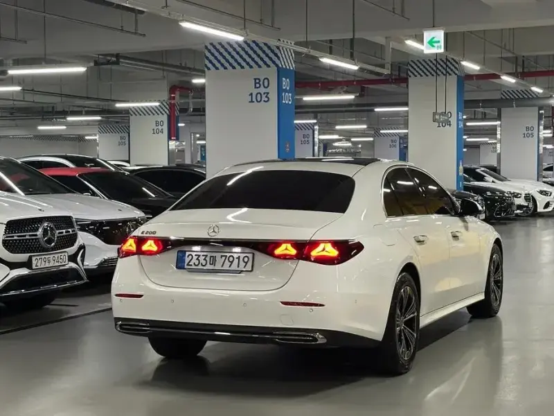 2025 Mercedes-Benz E-Класс с пробегом 12 400 км