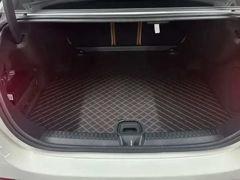 2025 Mercedes-Benz E-Класс с пробегом 12 400 км