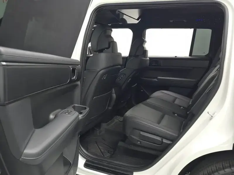 2025 Hyundai Santa Fe с пробегом 2 393 км