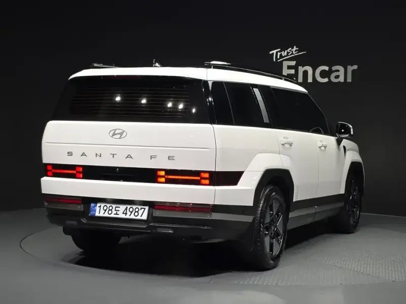 2025 Hyundai Santa Fe с пробегом 7 079 км