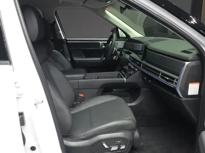 2025 Hyundai Santa Fe с пробегом 7 079 км