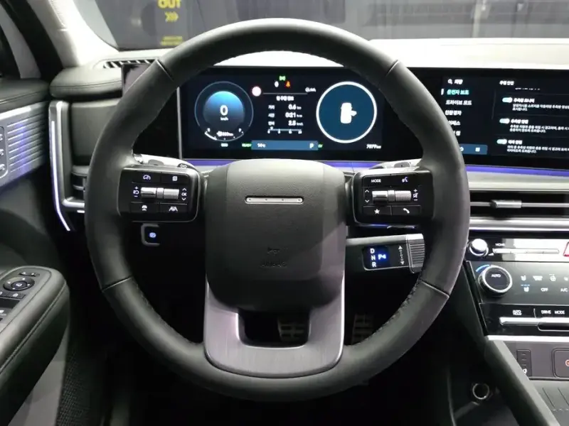 2025 Hyundai Santa Fe с пробегом 7 079 км