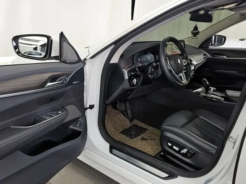 2023 BMW 6 серии с пробегом 33 756 км