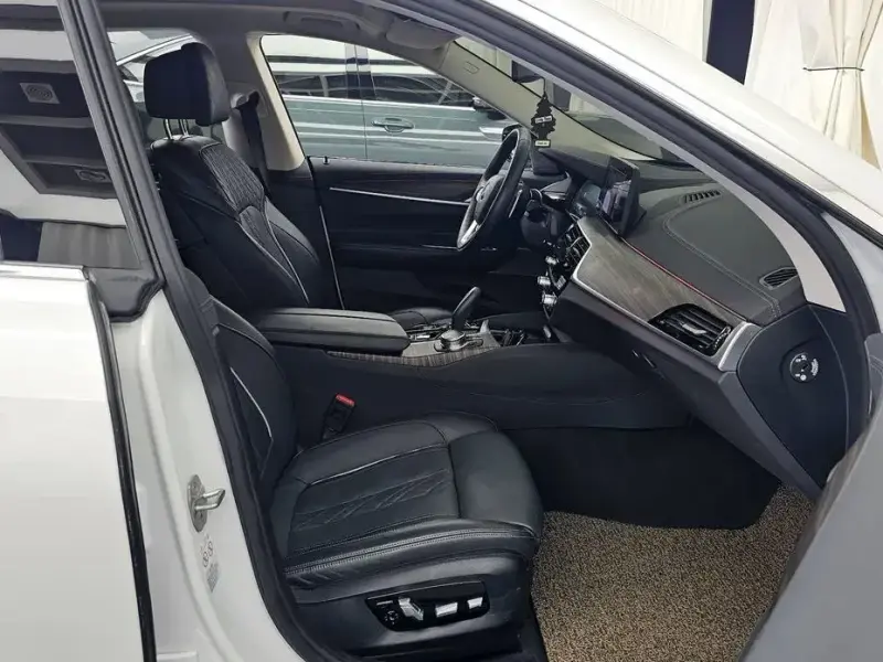2023 BMW 6 серии с пробегом 33 756 км