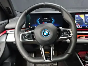 2025 BMW i5 с пробегом 19 890 км