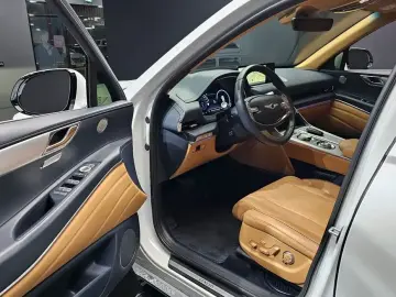 2023 Genesis GV80 с пробегом 43 566 км