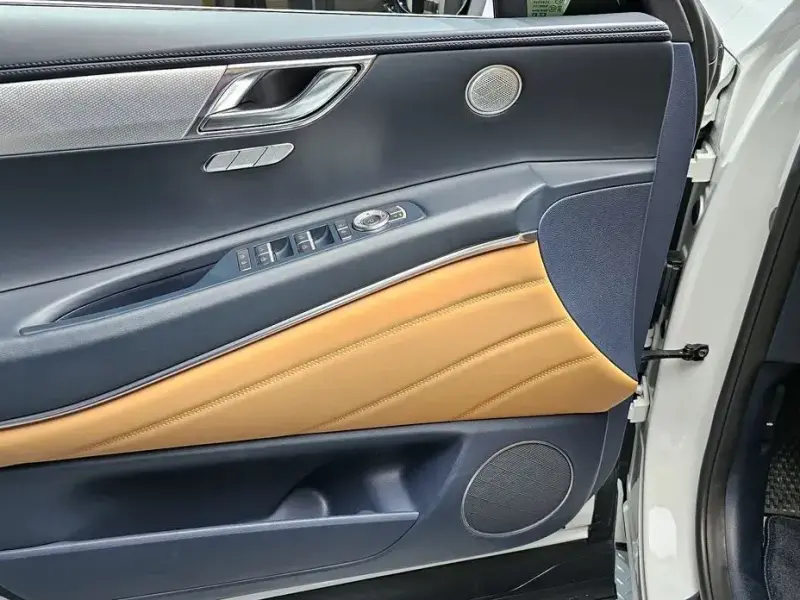 2023 Genesis GV80 с пробегом 43 566 км