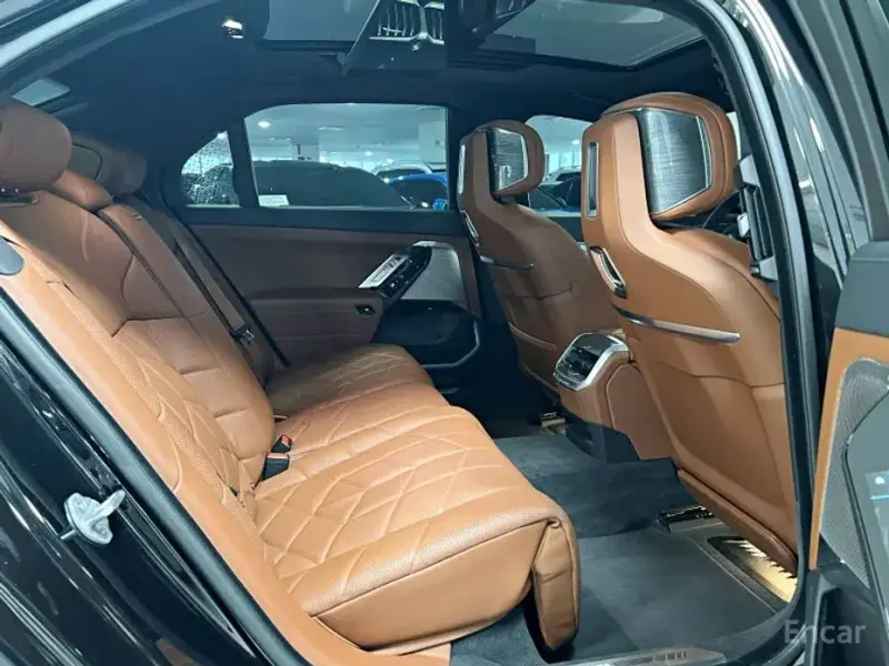 2024 BMW i7 с пробегом 22 660 км