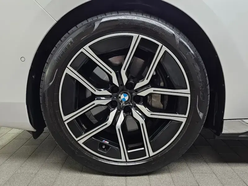 2023 BMW i7 с пробегом 31 643 км