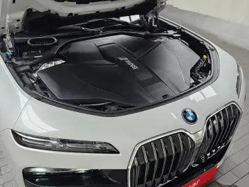 2023 BMW i7 с пробегом 31 643 км