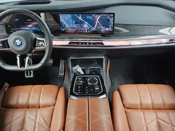2023 BMW i7 с пробегом 31 643 км