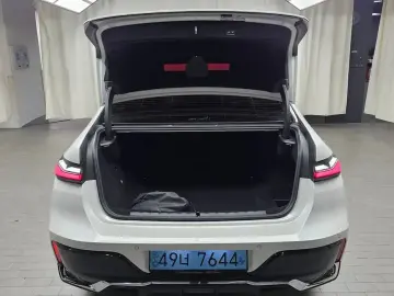 2023 BMW i7 с пробегом 31 643 км
