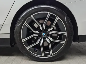 2023 BMW i7 с пробегом 31 643 км