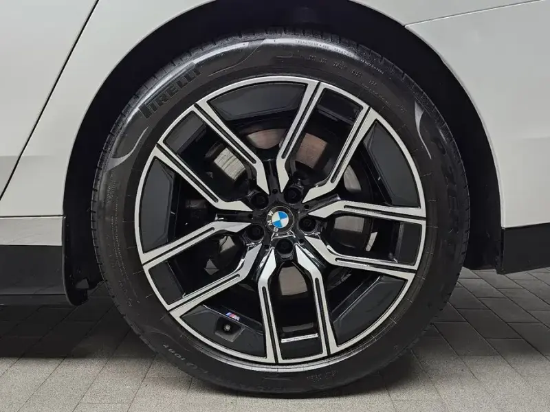 2023 BMW i7 с пробегом 31 643 км