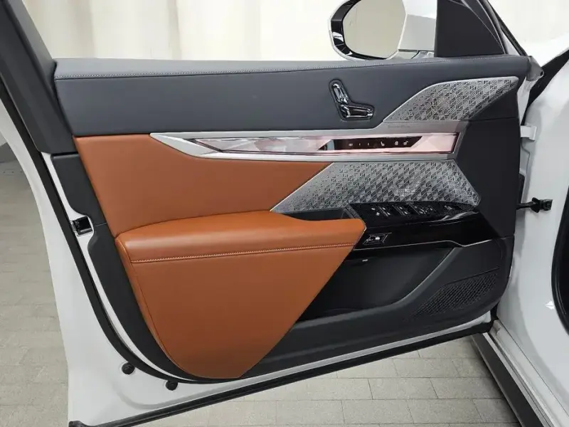 2023 BMW i7 с пробегом 31 643 км