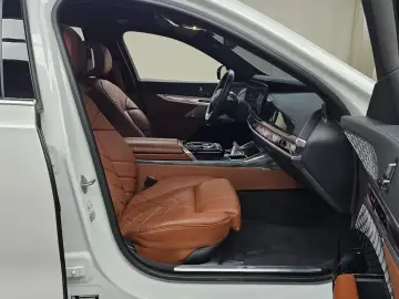 2023 BMW i7 с пробегом 31 643 км