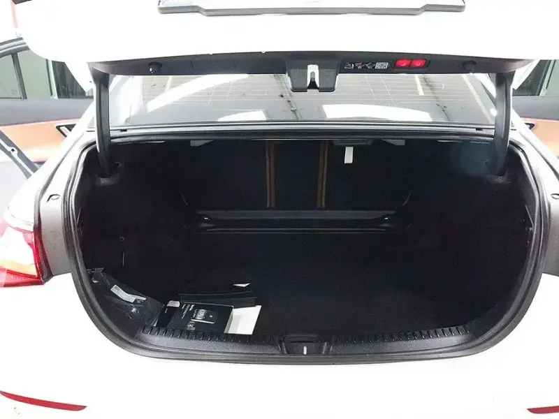 2025 Mercedes-Benz E-Класс с пробегом 9 805 км