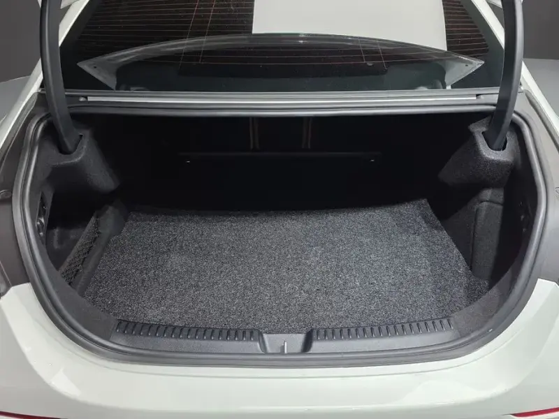 2026 Mercedes-Benz E-Класс с пробегом 9 896 км