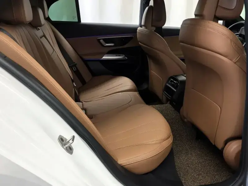 2025 Mercedes-Benz E-Класс с пробегом 24 415 км