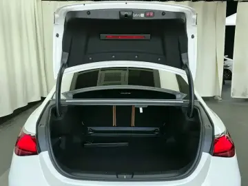 2025 Mercedes-Benz E-Класс с пробегом 24 415 км