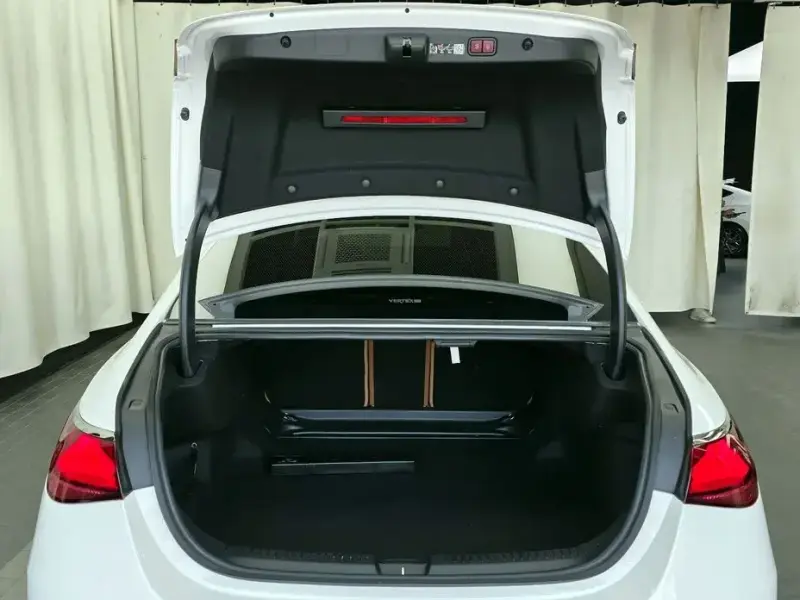 2025 Mercedes-Benz E-Класс с пробегом 24 415 км