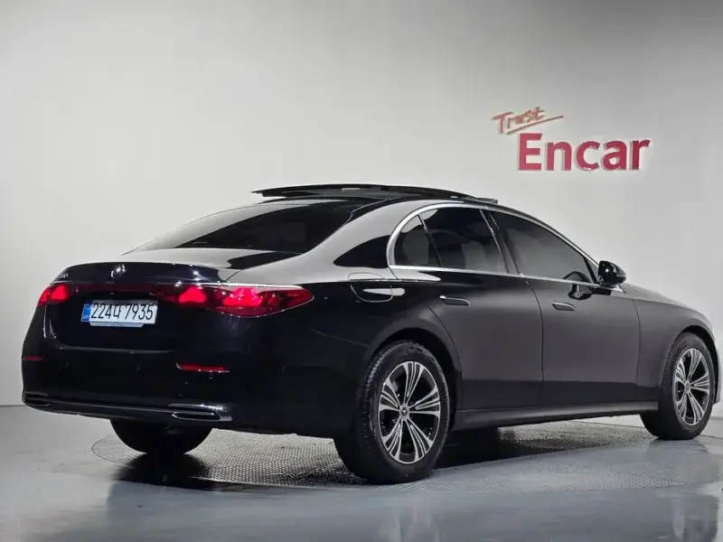 2025 Mercedes-Benz E-Класс с пробегом 26 027 км
