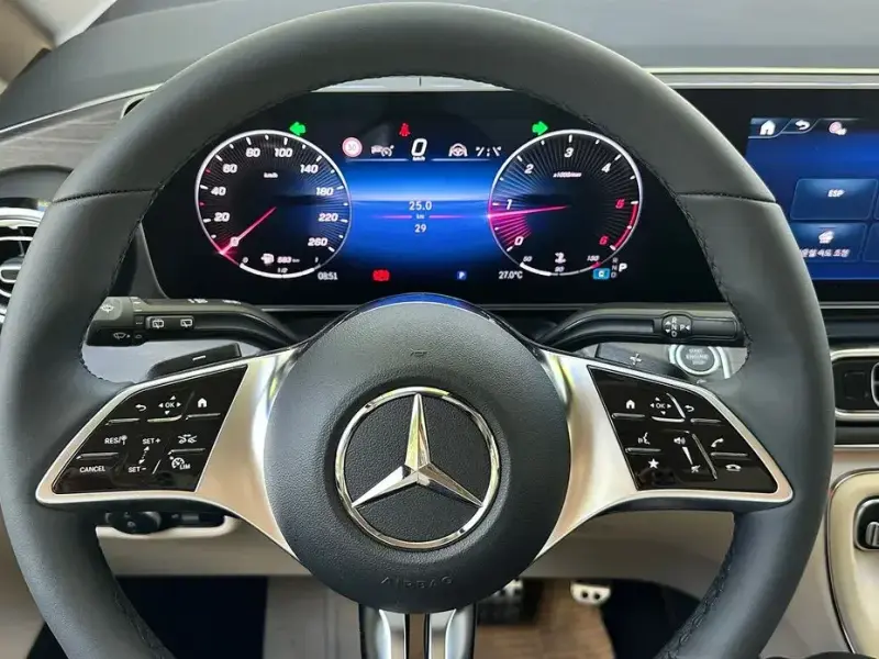2025 Mercedes-Benz V-Класс с пробегом 29 км