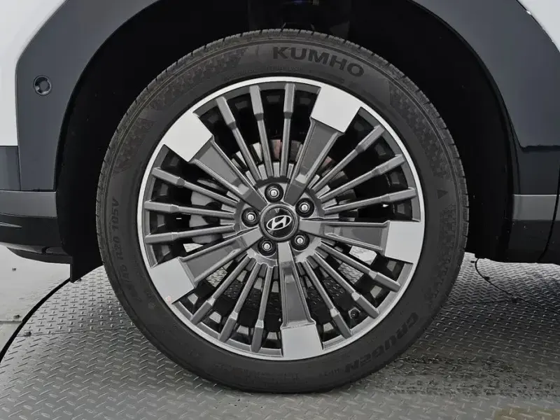 2025 Hyundai Santa Fe с пробегом 17 153 км