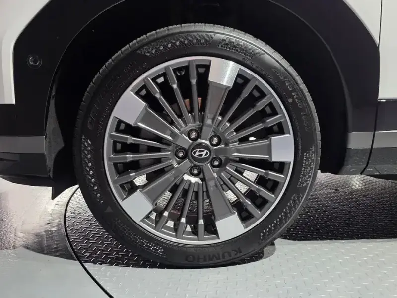 2024 Hyundai Santa Fe с пробегом 23 012 км