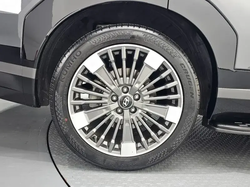 2025 Hyundai Santa Fe с пробегом 11 012 км