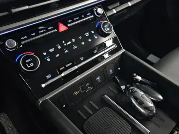 2025 Hyundai Santa Fe с пробегом 11 012 км