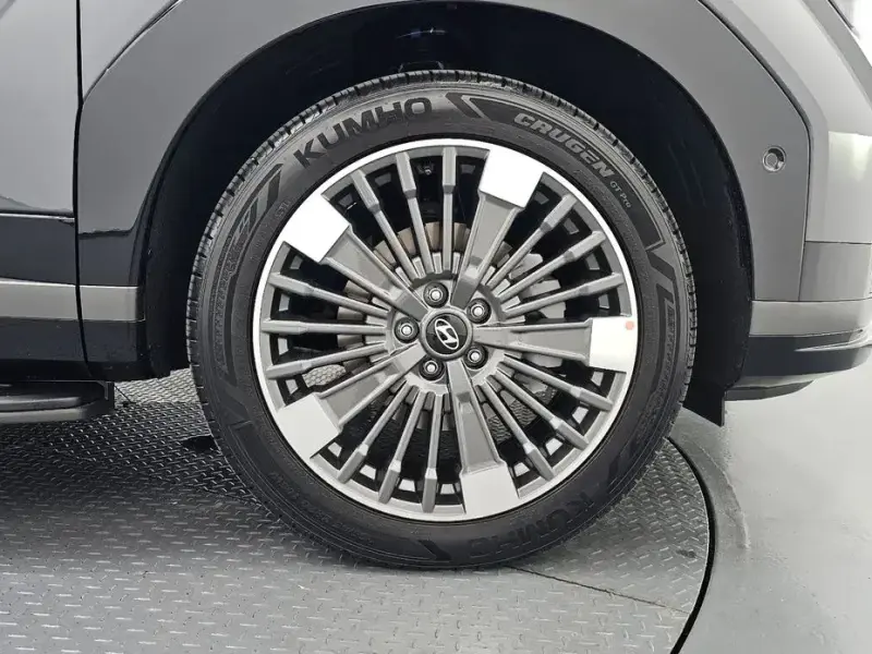 2025 Hyundai Santa Fe с пробегом 11 012 км