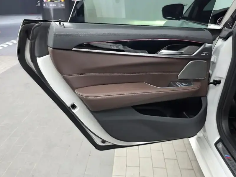 2023 BMW 6 серии с пробегом 28 140 км