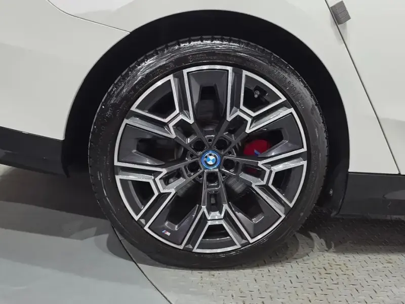 2024 BMW i5 с пробегом 28 013 км