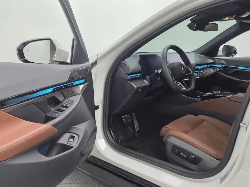 2024 BMW i5 с пробегом 28 013 км