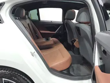 2024 BMW i5 с пробегом 28 013 км