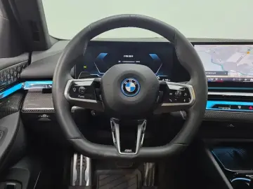 2024 BMW i5 с пробегом 28 013 км