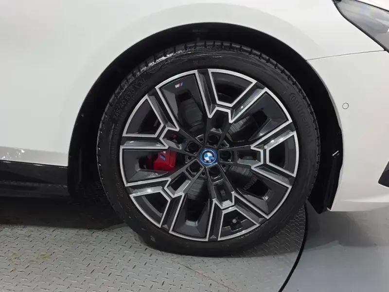 2024 BMW i5 с пробегом 28 013 км