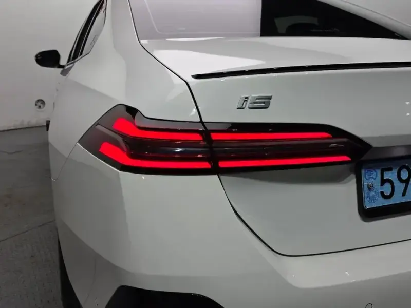 2024 BMW i5 с пробегом 28 013 км