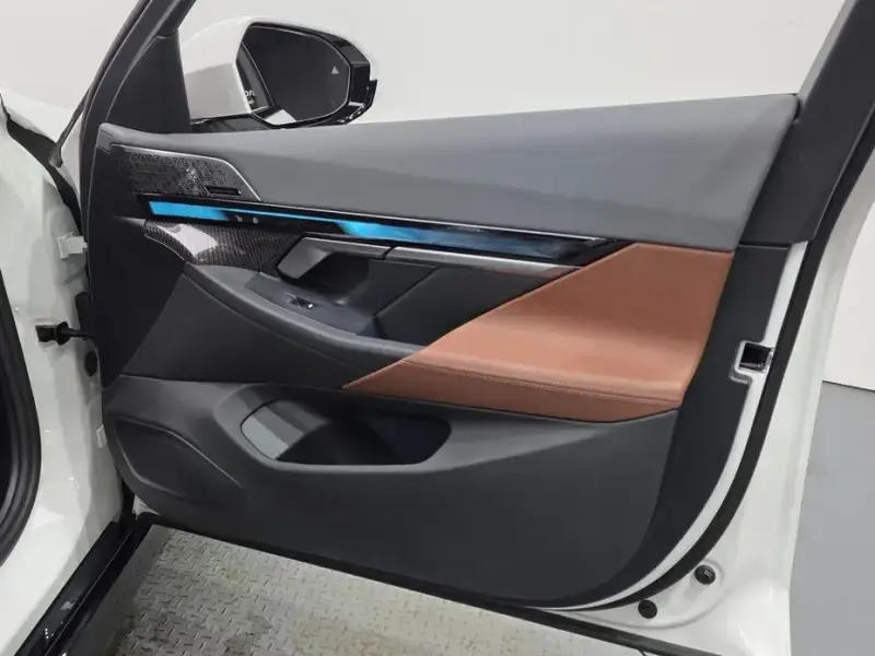 2024 BMW i5 с пробегом 28 013 км