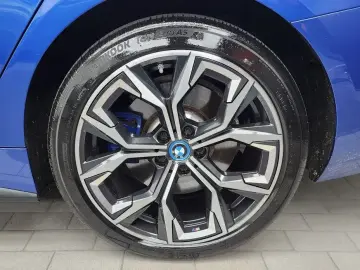 2023 BMW i4 с пробегом 79 174 км