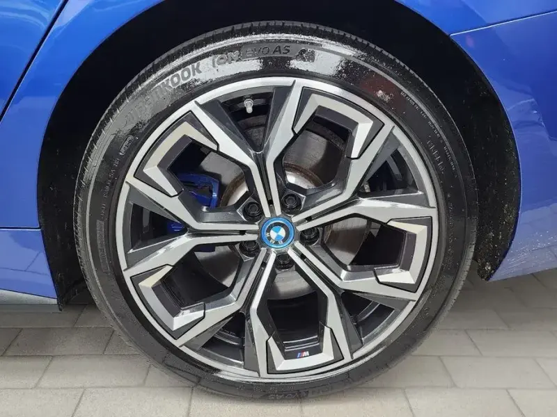 2023 BMW i4 с пробегом 79 174 км