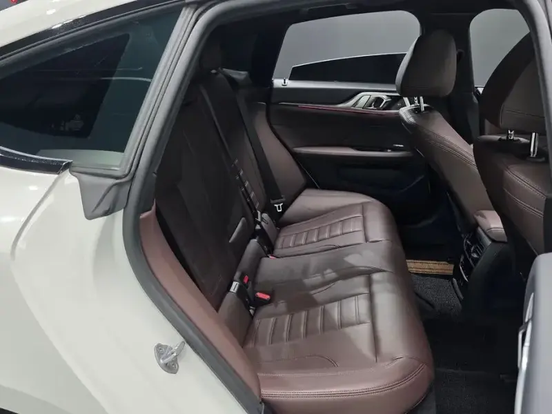 2024 BMW i4 с пробегом 40 210 км