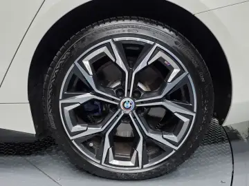 2024 BMW i4 с пробегом 40 210 км