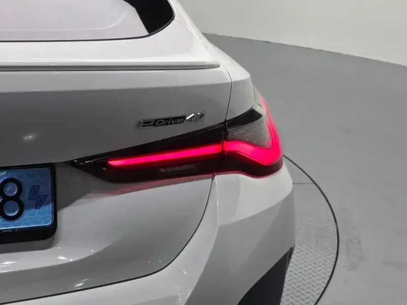 2024 BMW i4 с пробегом 40 210 км
