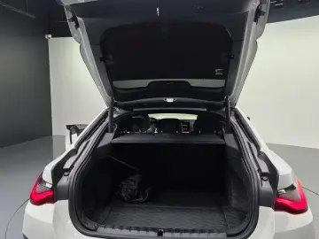 2024 BMW i4 с пробегом 40 210 км