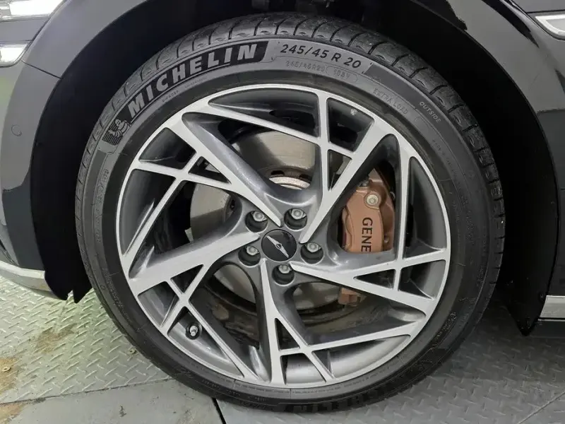 2023 Genesis G90 с пробегом 49 128 км
