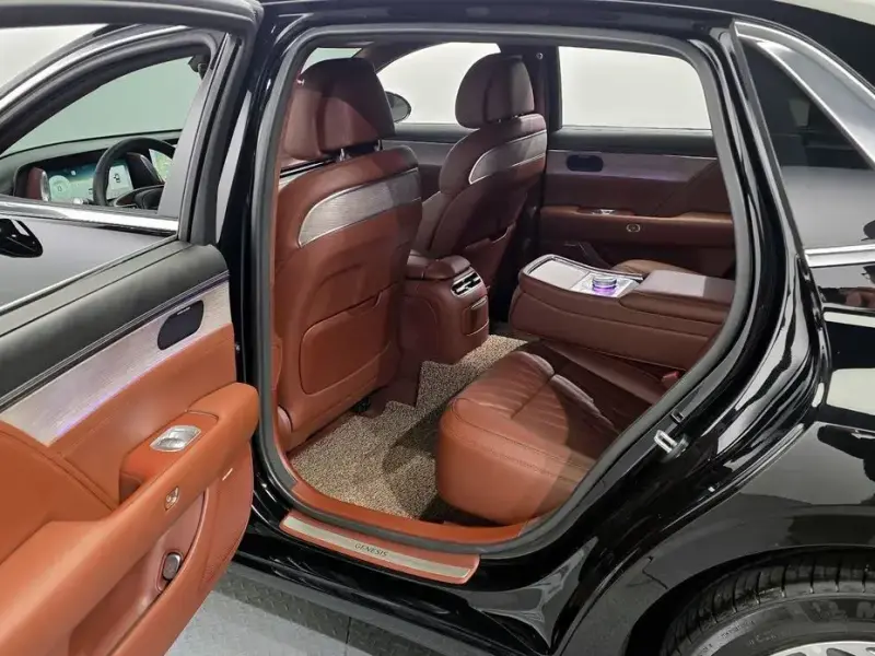 2023 Genesis G90 с пробегом 49 128 км