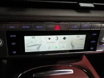 2023 Genesis G90 с пробегом 49 128 км
