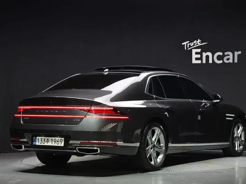 2023 Genesis G90 с пробегом 45 507 км